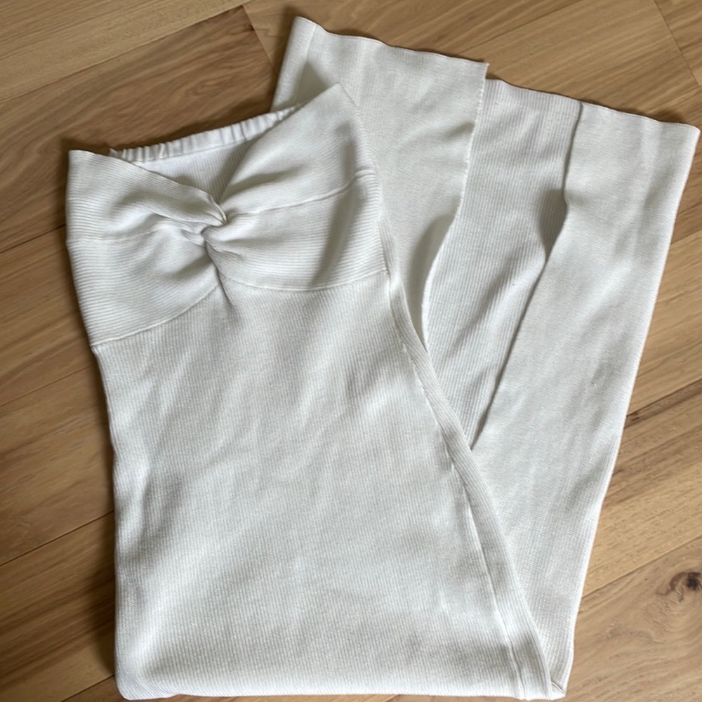 Sexy ribbed twist front knot